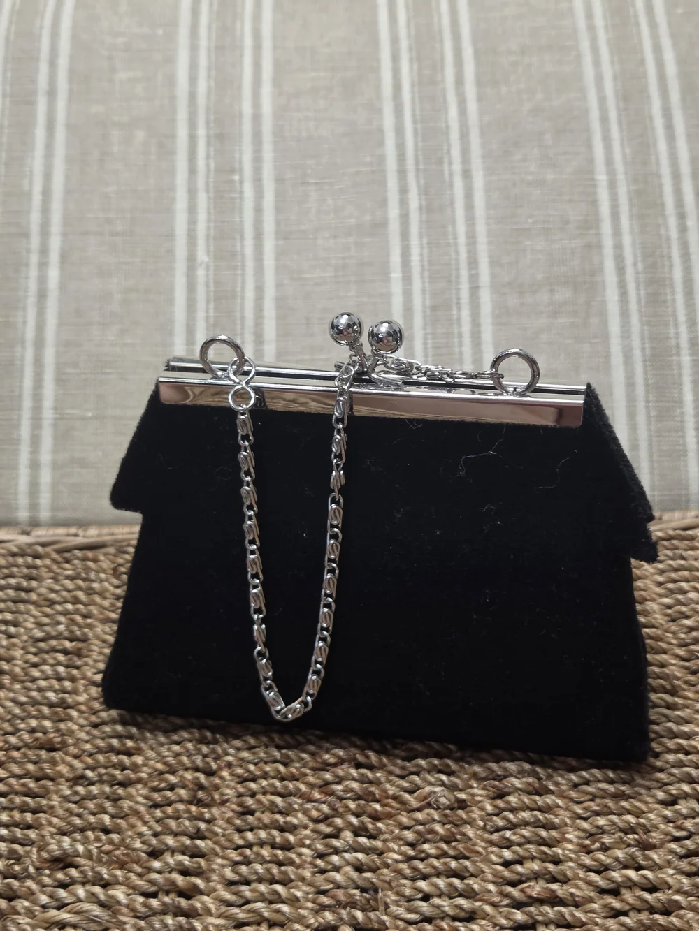 Little Girls velvet beaded sequin Christmas purse with silver chain, kiss clasp